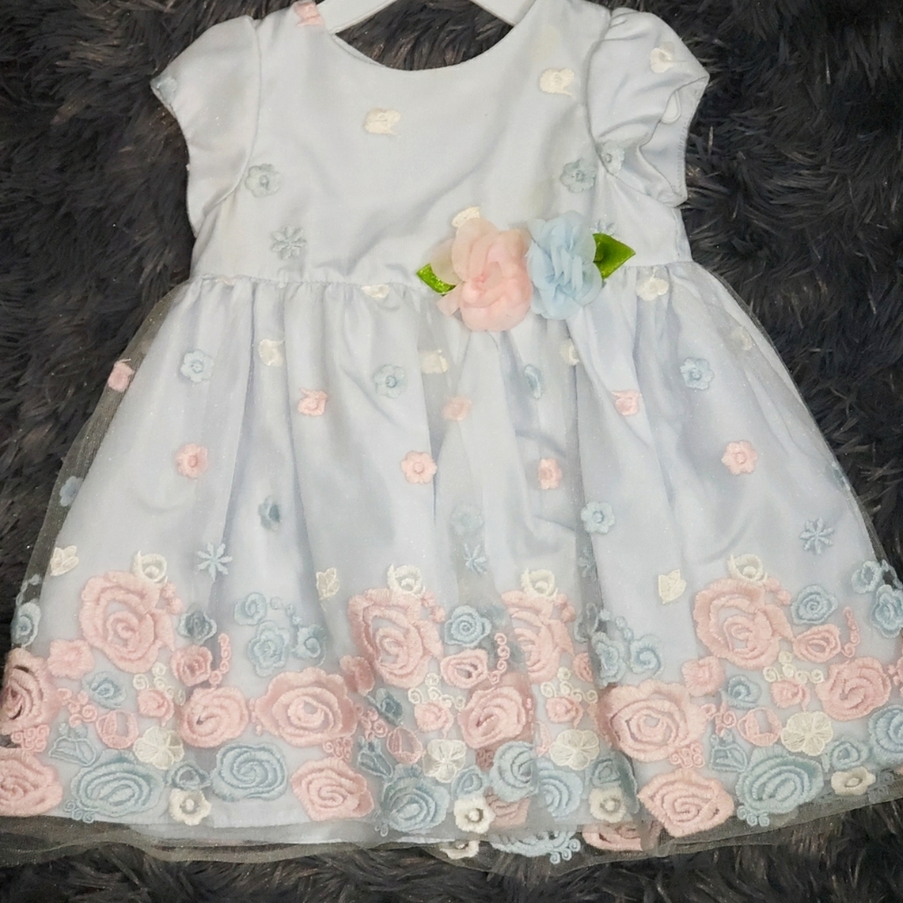 Gorgeous blue dress with flowers size 6-8 for your little princess